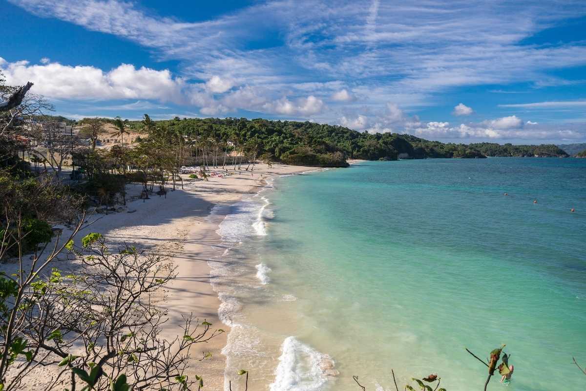 Boracay Tightens To Protect Famous White Sand