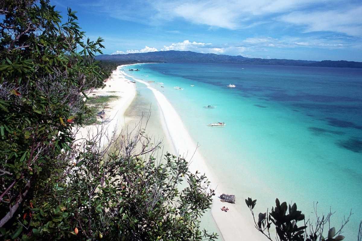 Why Are Foreigners Madly in Love With Boracay?