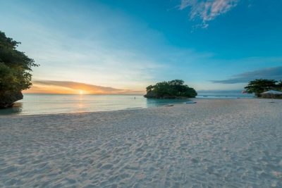Beach Crimson Resort boracaybeach.guide