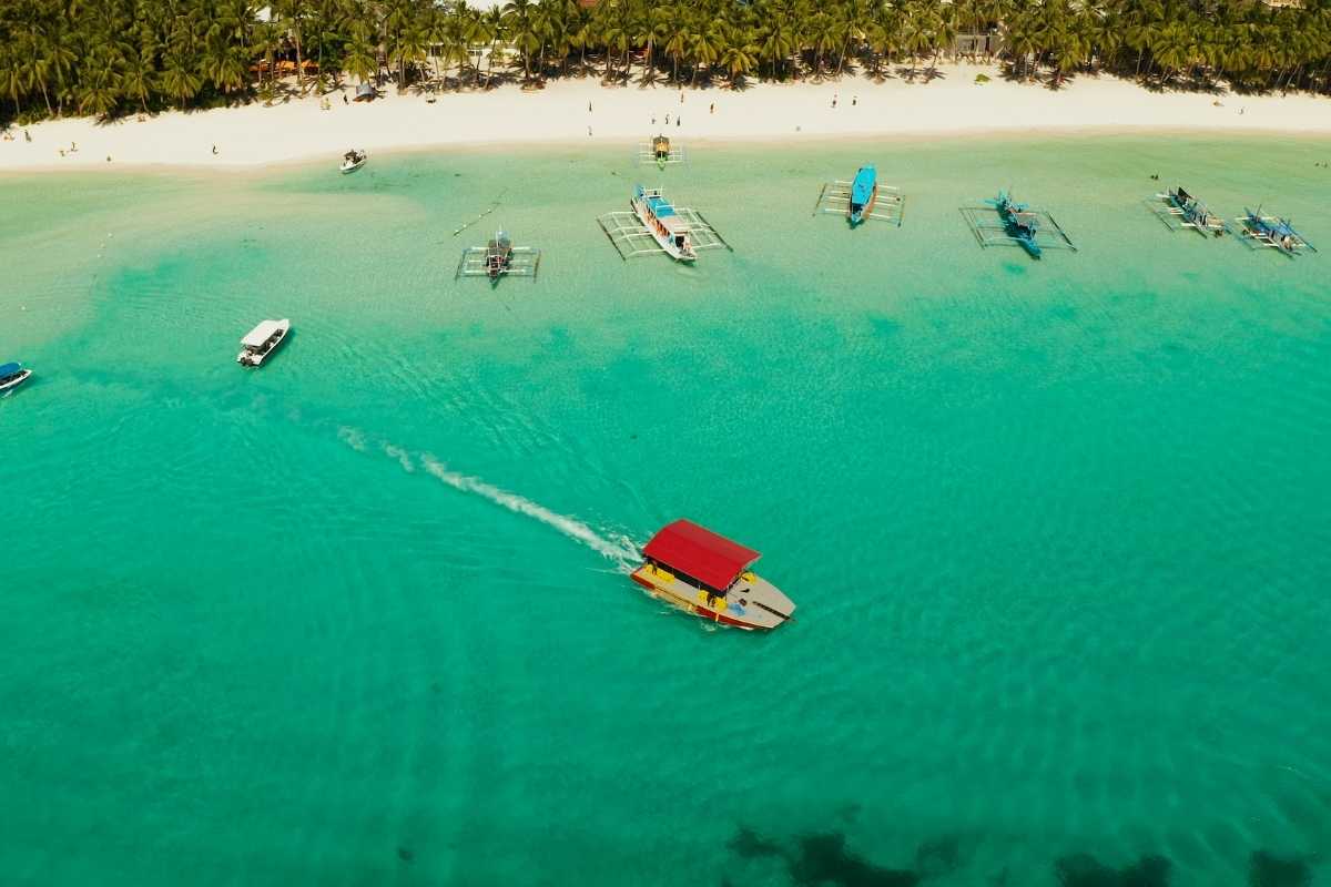 The Best Glass Bottom Boat Activities On Boracay Island