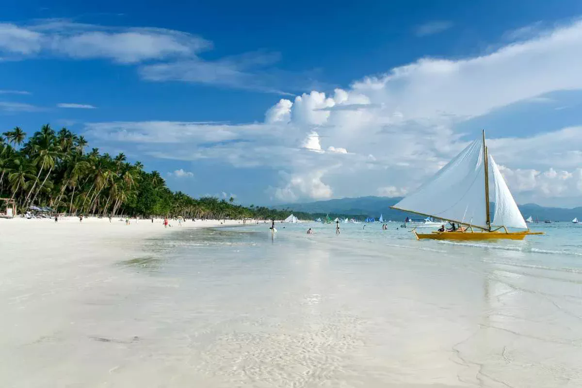 The Best Cruise and Sailing Activities on Boracay Island