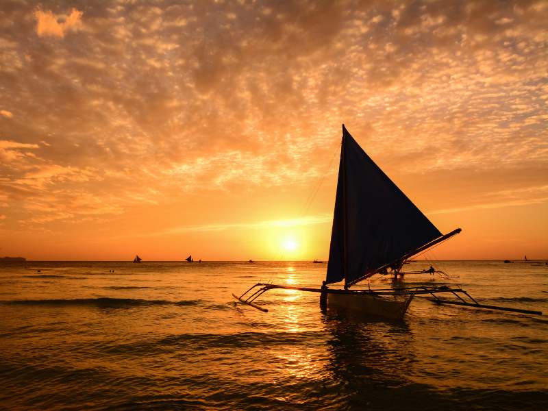 I took this awesome photo of the sunset with the boat right from the beach in Boracay