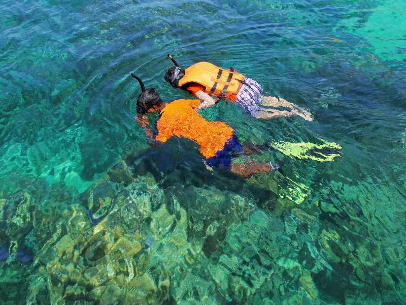 A couple new to snorkeling enjoying the fish life in Boracay