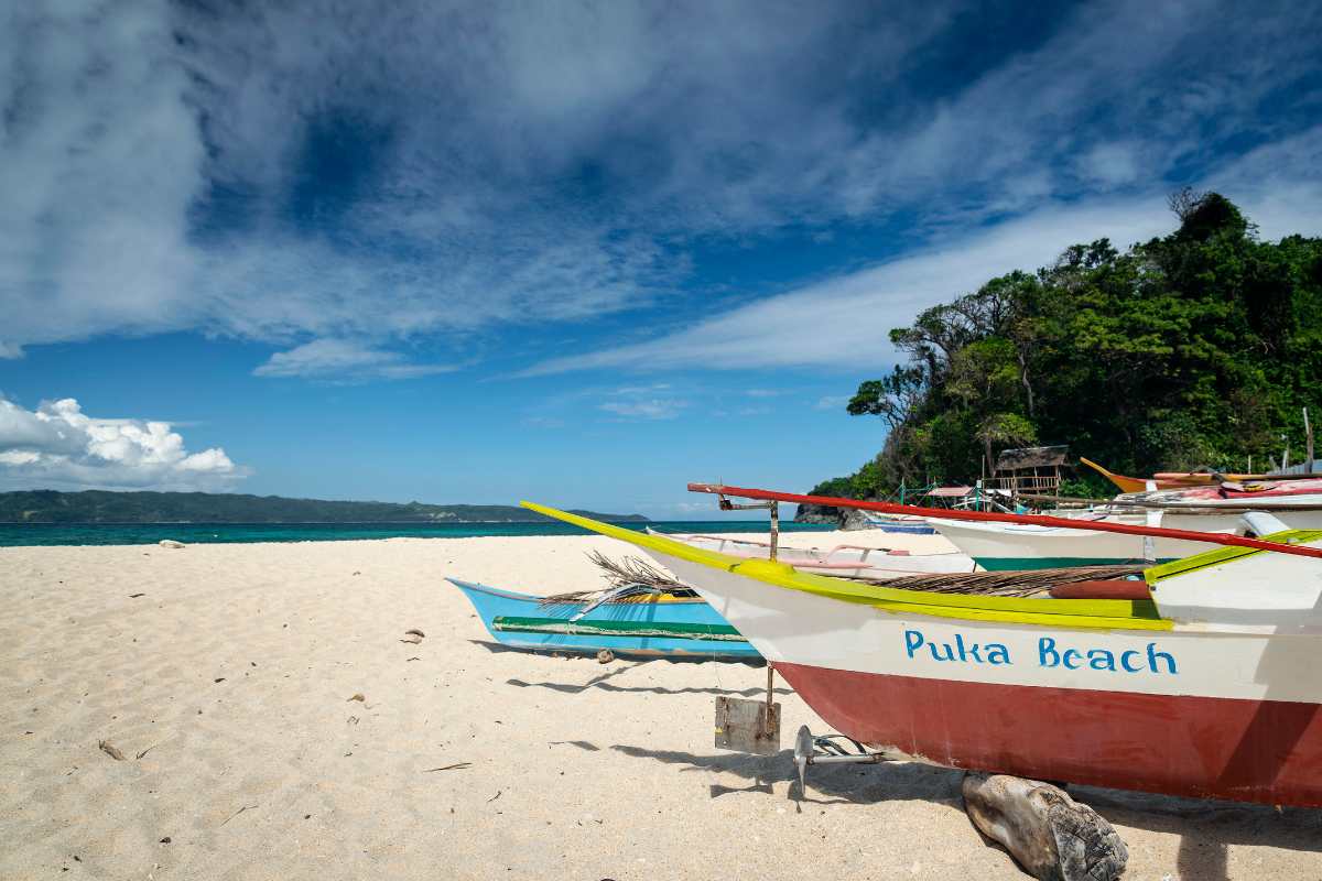 local boats at puka beach